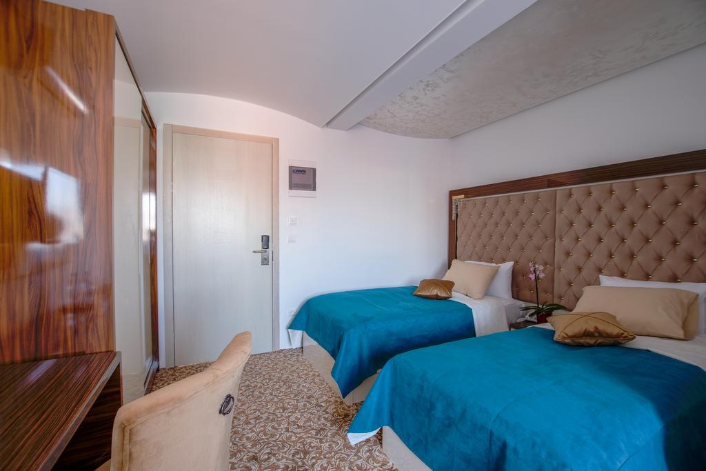 New Hotel Іліджа Екстер'єр фото