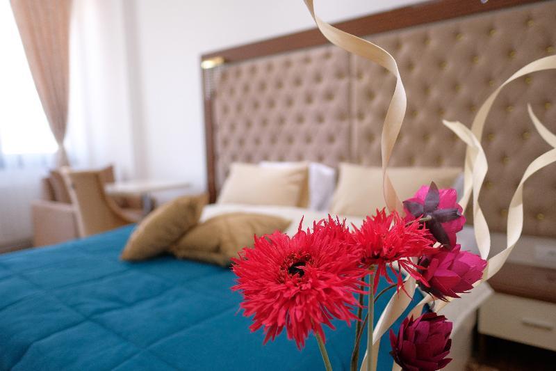 New Hotel Іліджа Екстер'єр фото