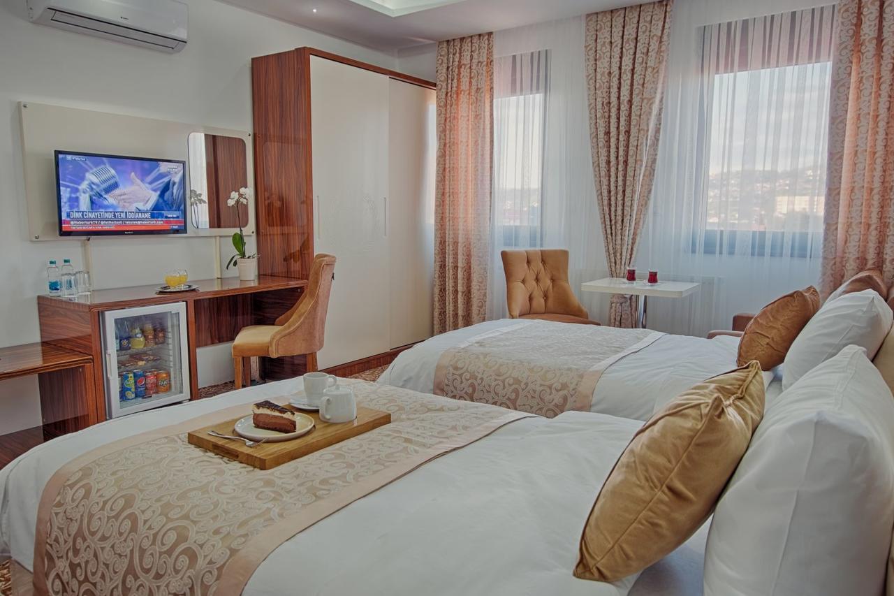 New Hotel Іліджа Екстер'єр фото