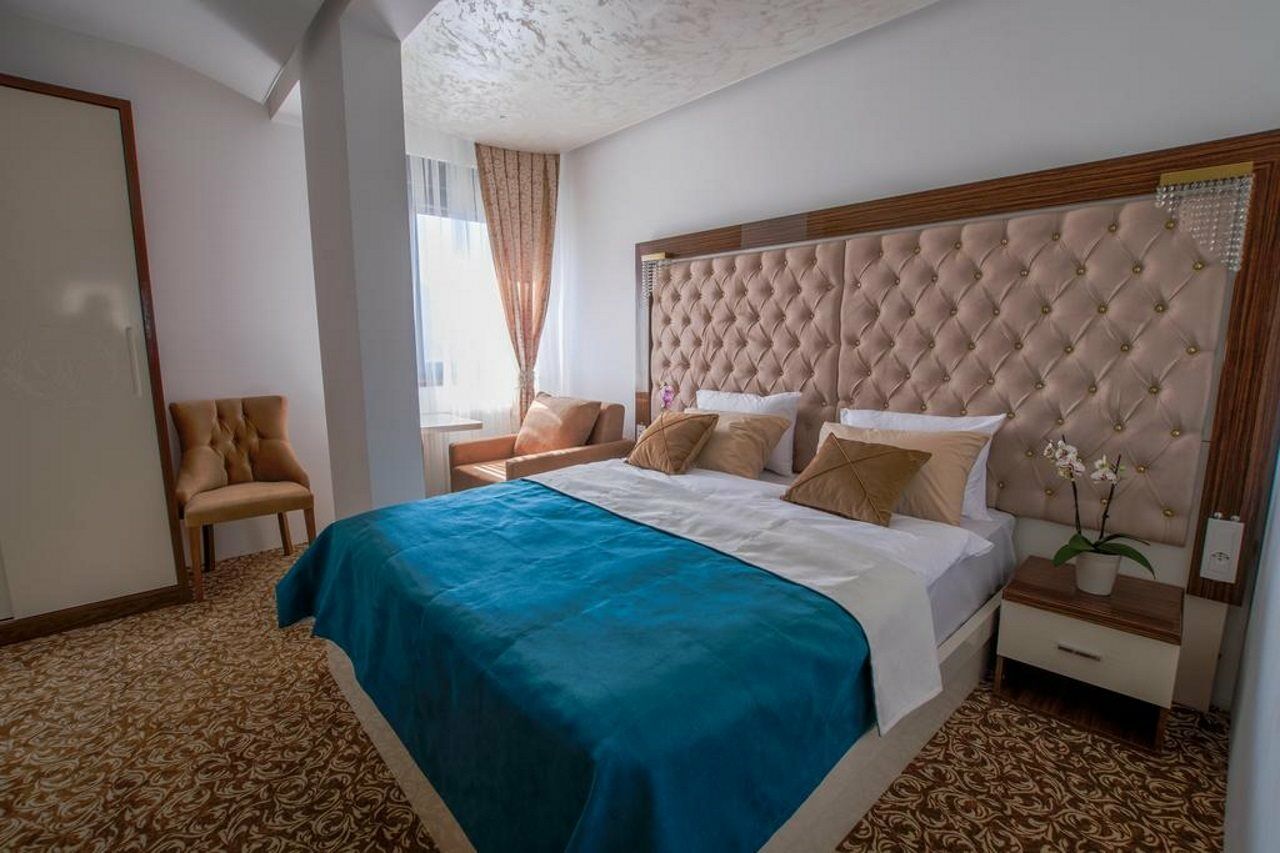 New Hotel Іліджа Екстер'єр фото